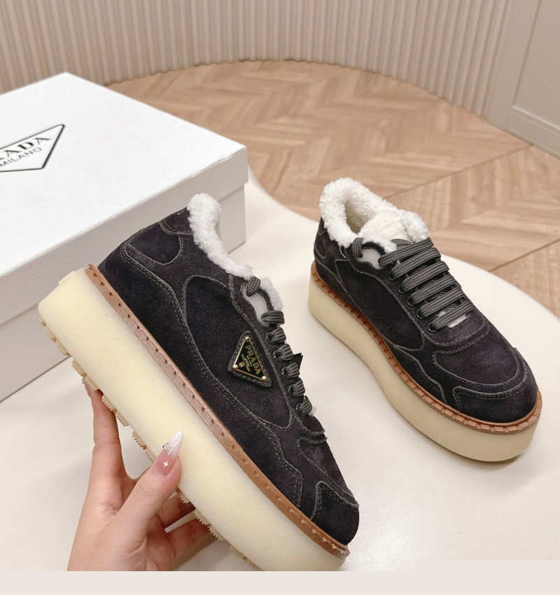 Pra*a casual shoes